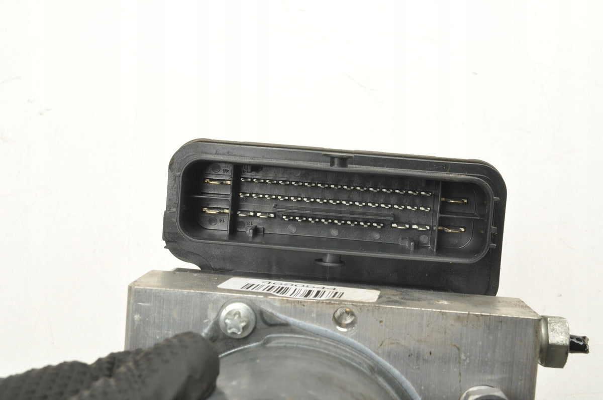 VOLVO XC40 1.5 T3 ABS PUMP 32281471