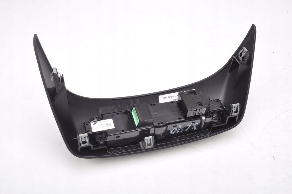 VOLVO XC40 2018- RADIO PANEL 31456672