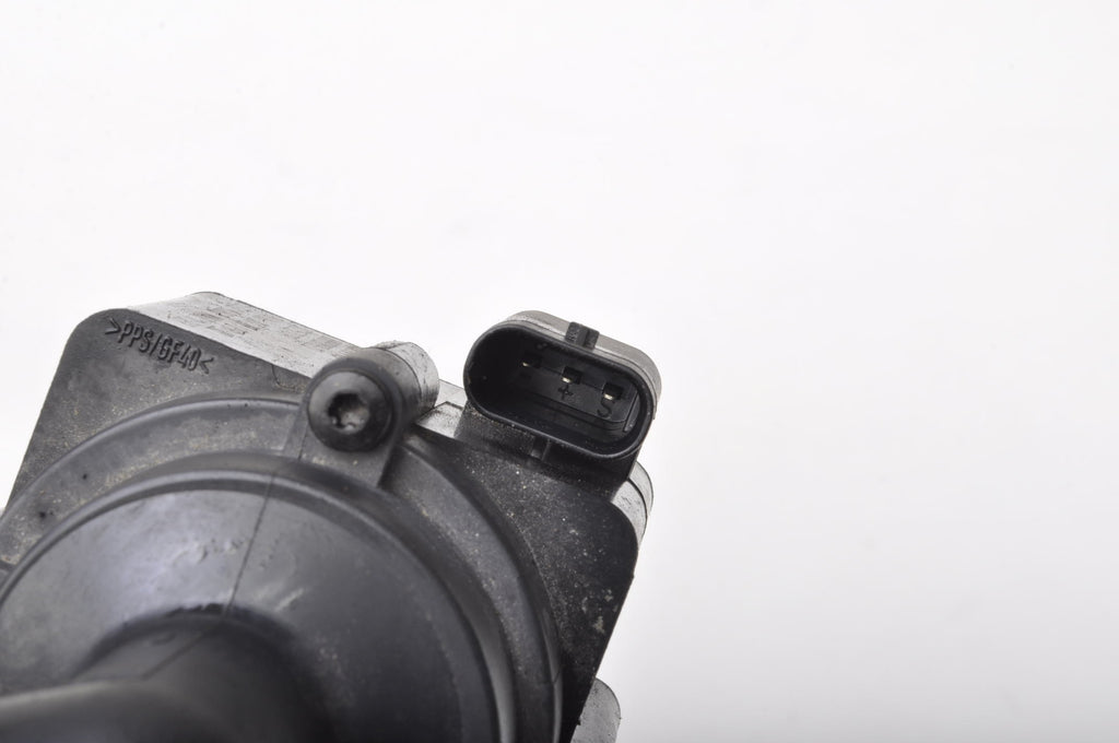 VOLVO XC40 B4 Mild-Hybrid WATER PUMP 32252179