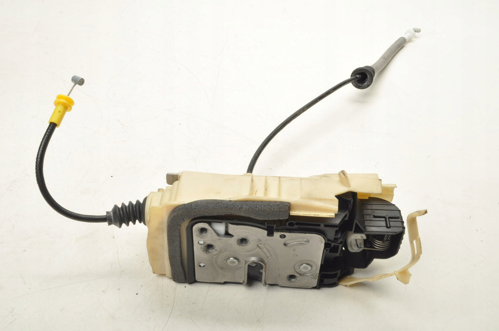 VOLVO XC40 DOOR LOCK RIGHT REAR 32131411 SUV 6 PIN