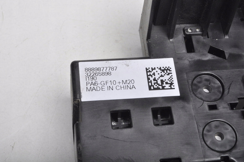 VOLVO XC40 II FUSE BOX 32265898