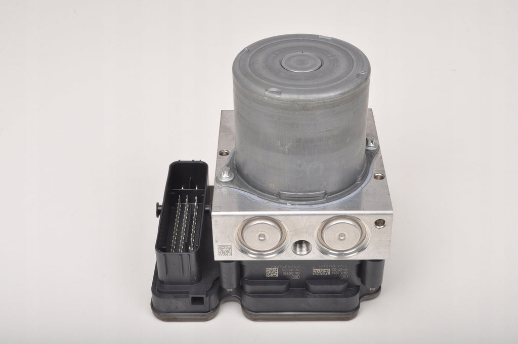 VOLVO XC40 II PUMP DRIVER ABS 31445741 4TKM