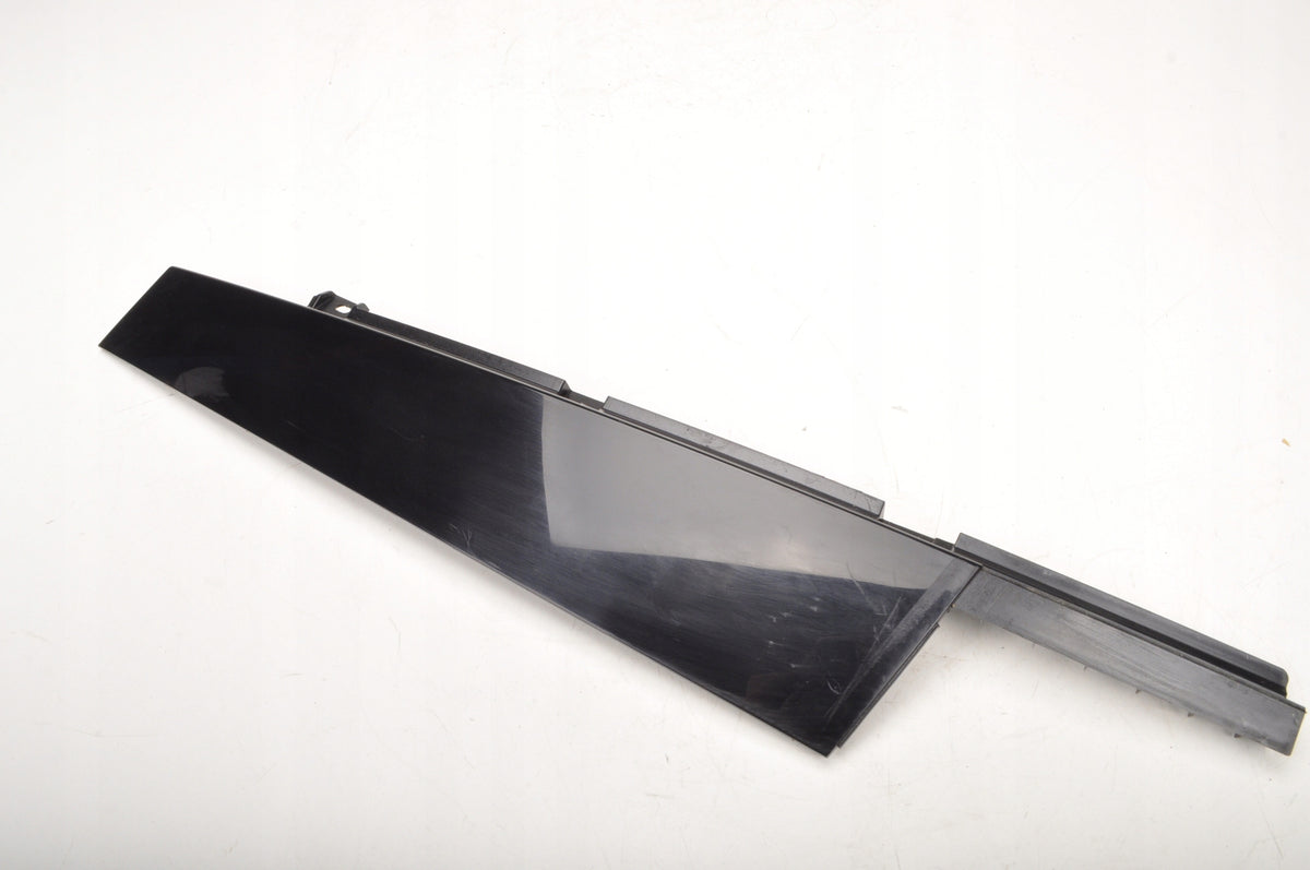 VOLVO XC40 II STRIP RIGHT FRONT VERTICAL 31448392