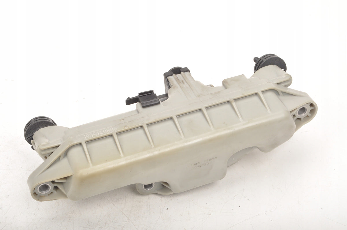 VOLVO XC40 II VACUUM RESERVOIR 31480478