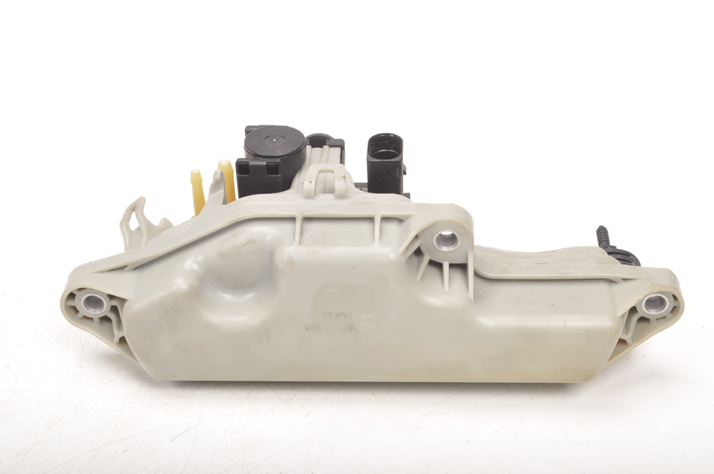 VOLVO XC40 II VACUUM RESERVOIR 31480478