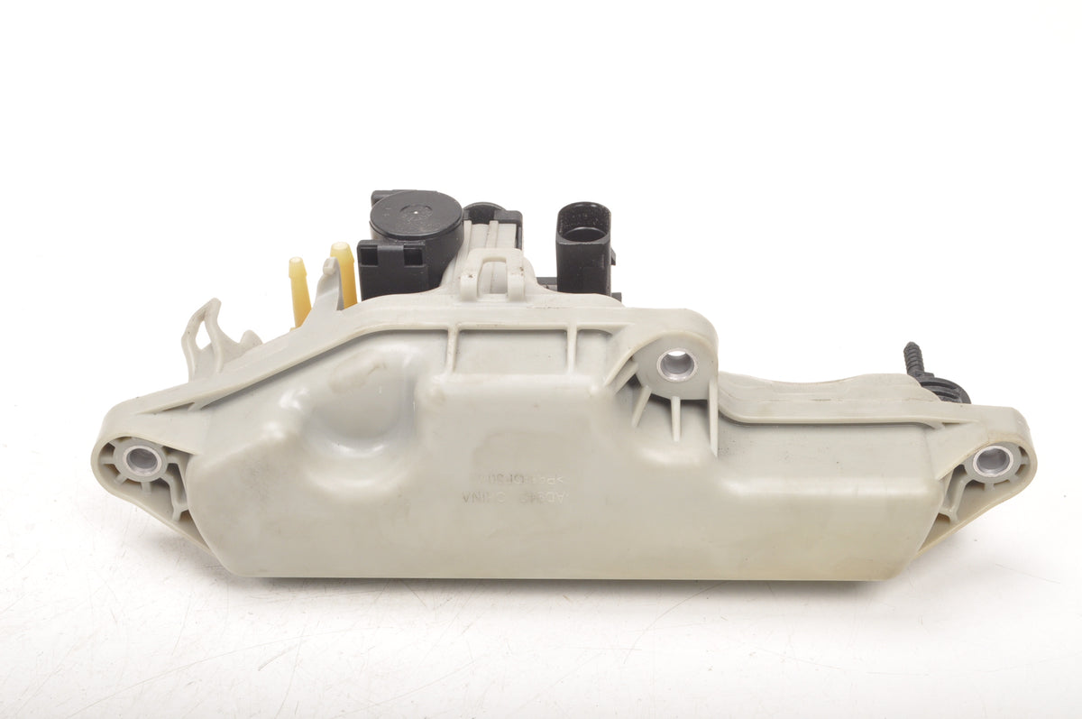 VOLVO XC40 II VACUUM RESERVOIR 31480478