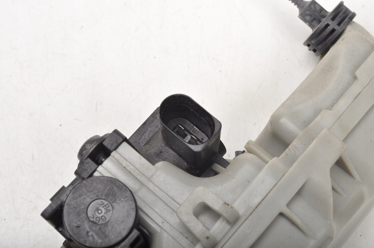 VOLVO XC40 II VACUUM RESERVOIR 31480478