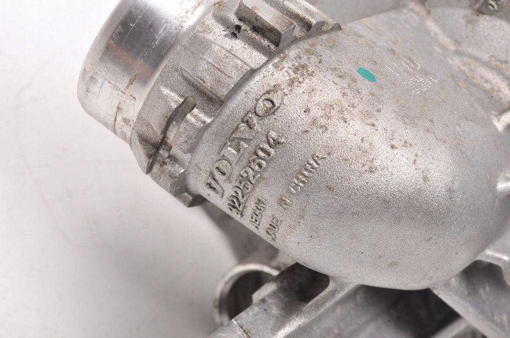 VOLVO XC40 S90 V90 XC90 XC60 II 2.0 B5 Mild-Hybrid Water Pump 32252604