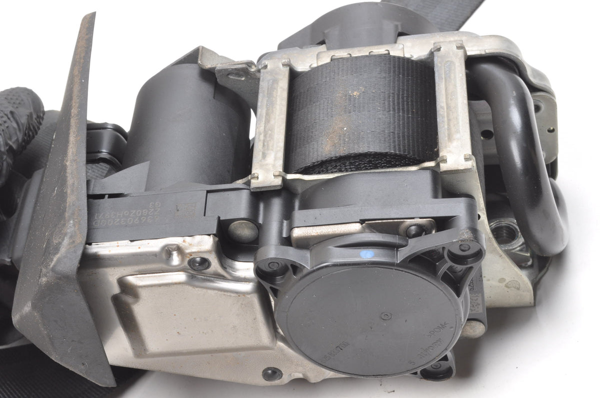 VOLVO XC40 SEAT BELT RIGHT FRONT 32401540