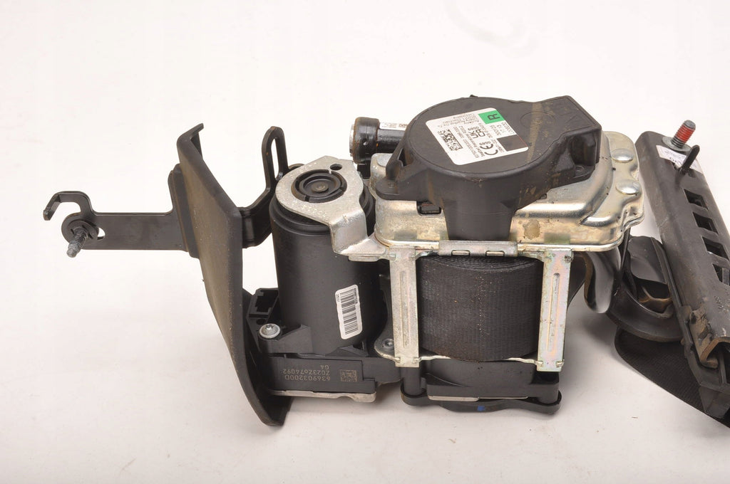 VOLVO XC40 SEAT BELT RIGHT FRONT 32401540 P032401540