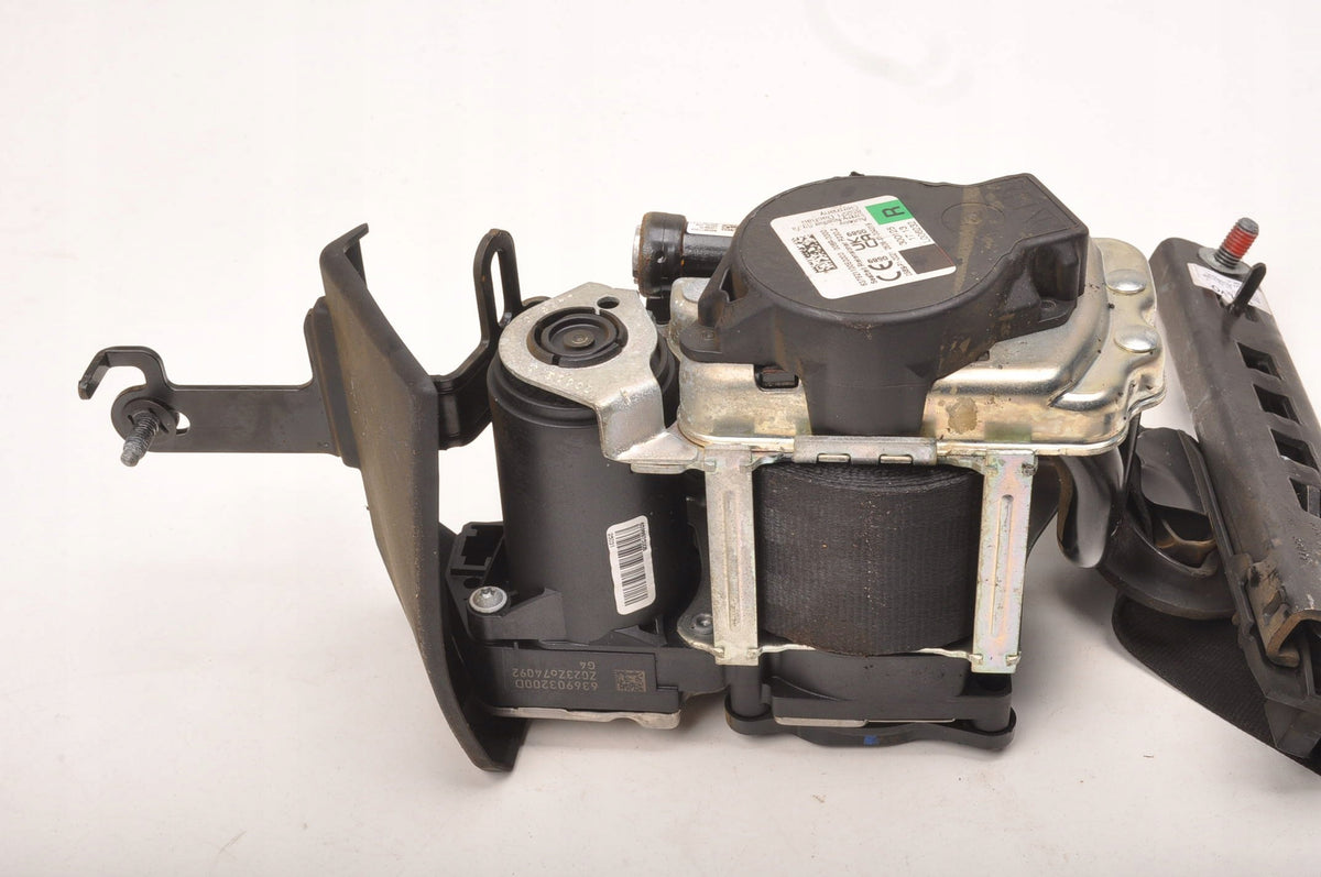 VOLVO XC40 SEAT BELT RIGHT FRONT 32401540 P032401540