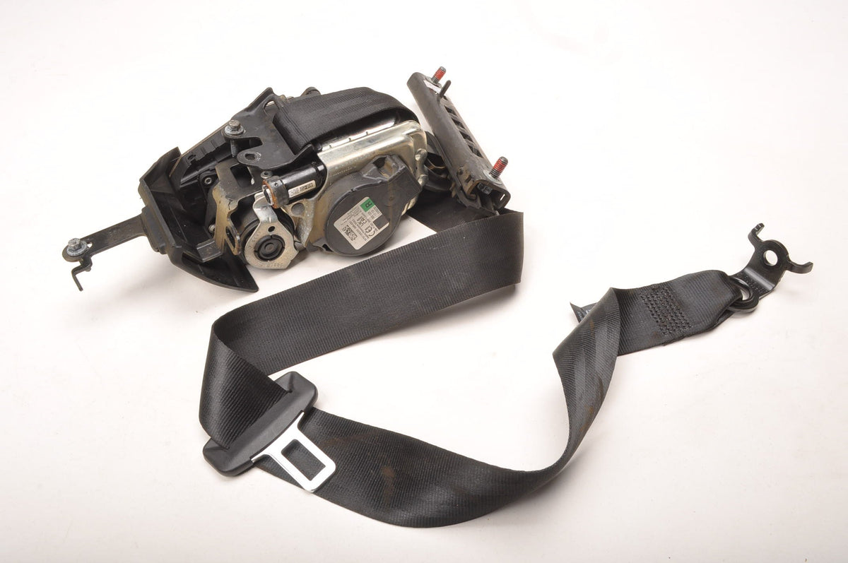 VOLVO XC40 SEAT BELT RIGHT FRONT 32401540 P032401540