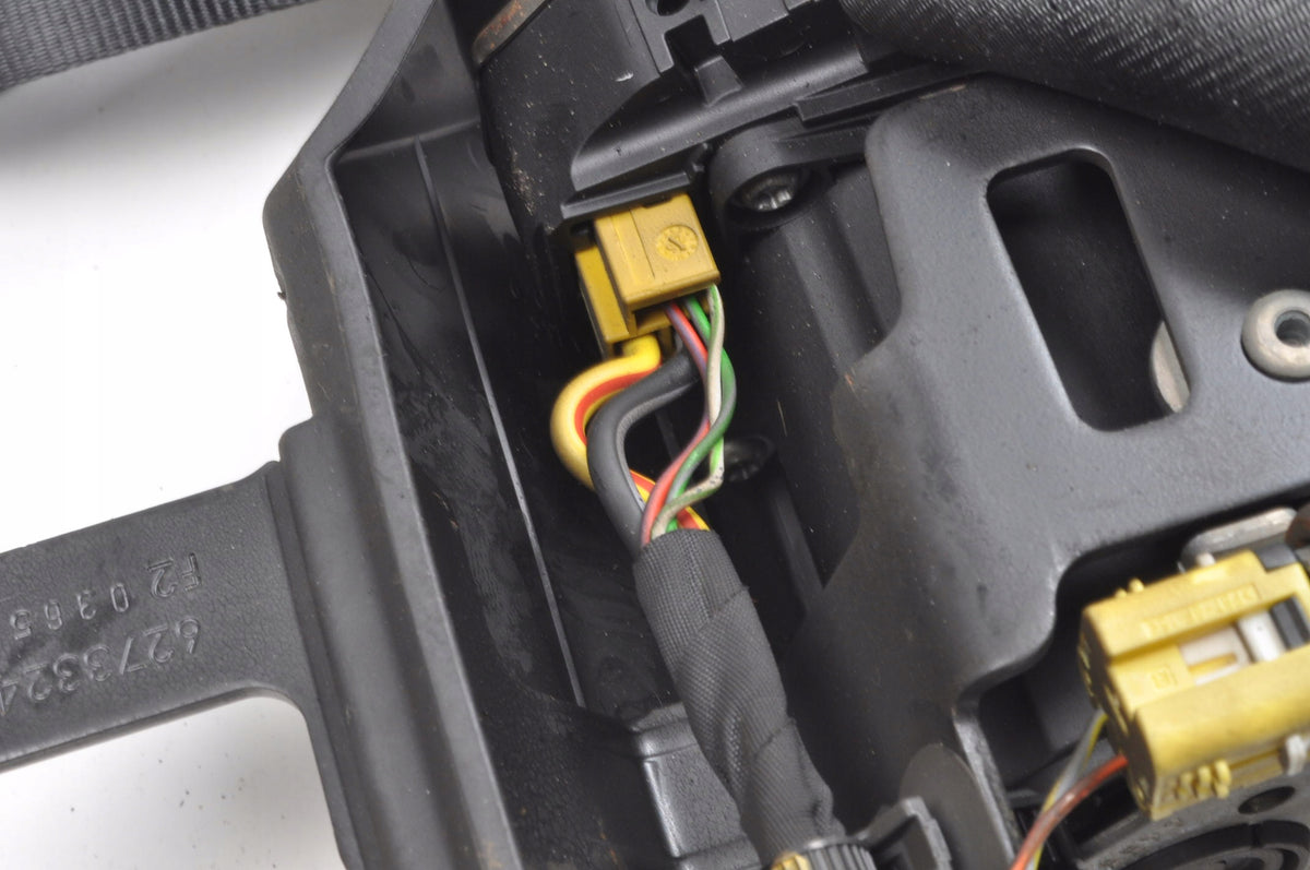 VOLVO XC40 SEAT BELT RIGHT FRONT 32401540