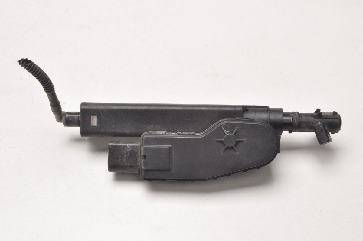 VOLVO XC60 AND HEADLIGHT WASHER PUMP