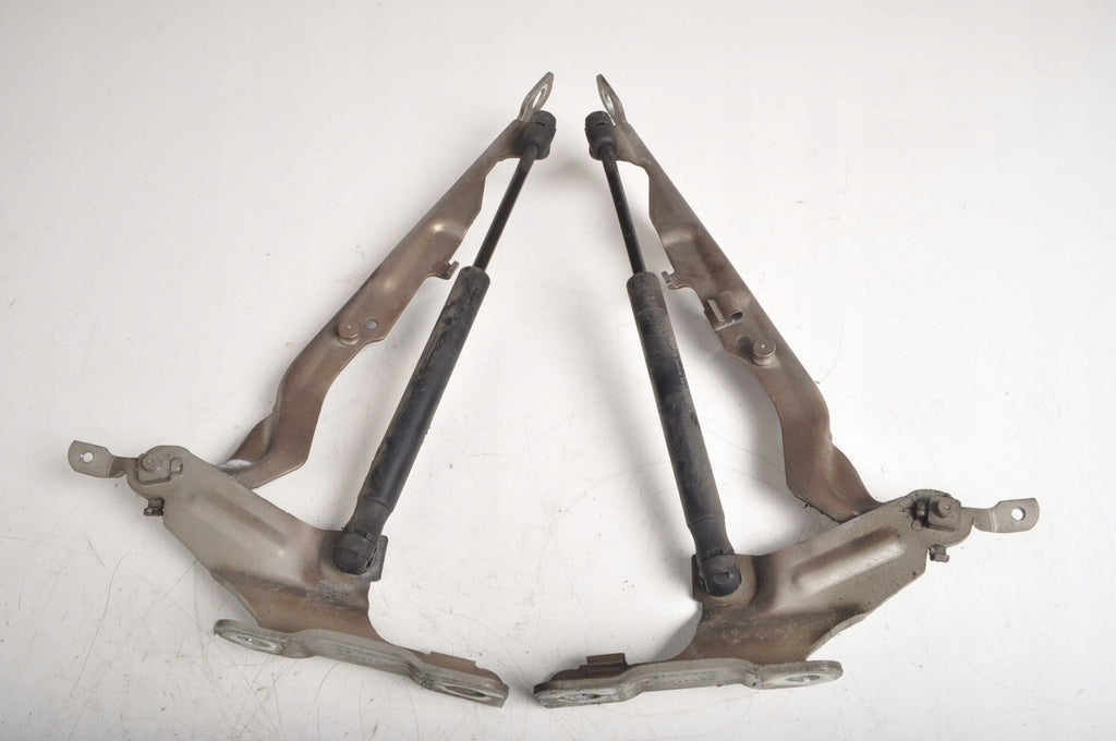 VOLVO XC60 AND MASK HINGE 30779282 30779283 SET