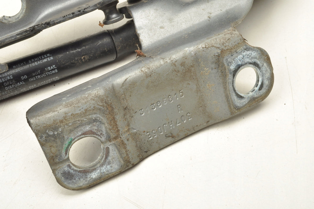 VOLVO XC60 AND MASK HINGE 31385815 31385814 SET 714-16