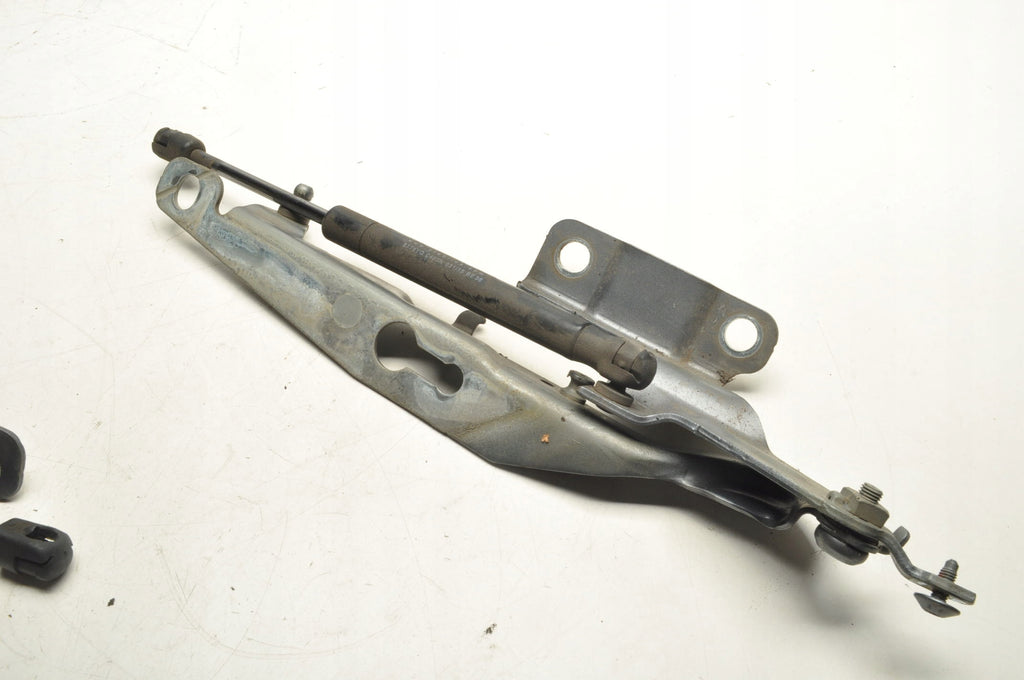 VOLVO XC60 AND MASK HINGE 31385815 31385814 SET 714-16