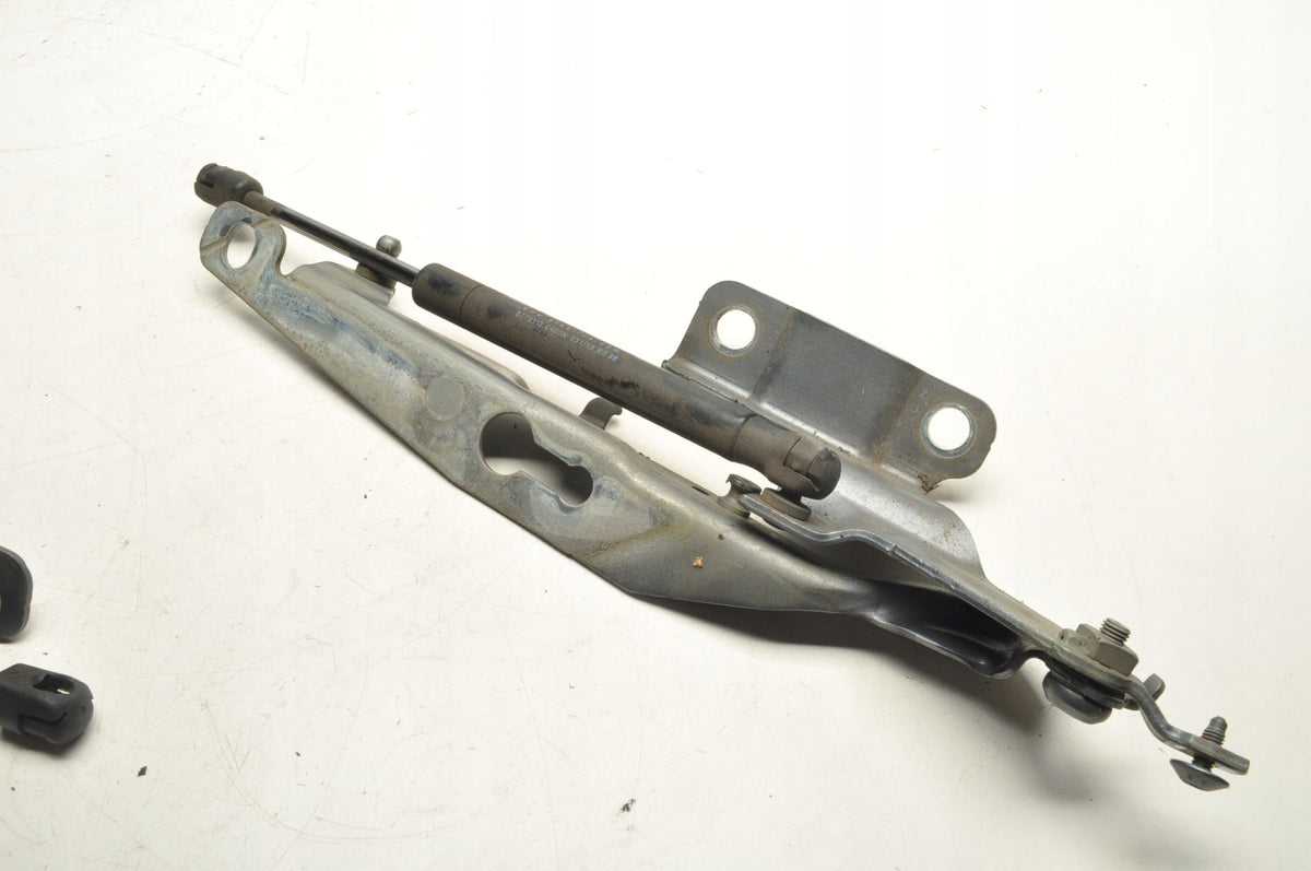 VOLVO XC60 AND MASK HINGE 31385815 31385814 SET 714-16