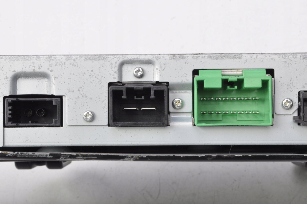 VOLVO XC60 AND RADIO AMPLIFIER P30659584