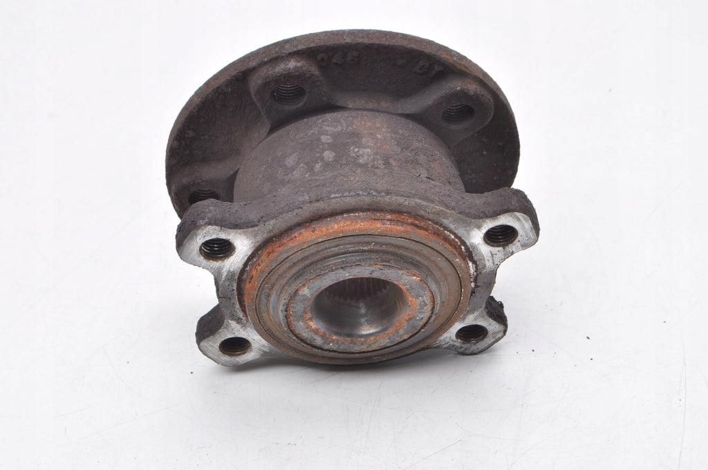 VOLVO XC60 AND REAR HUB RIGHT