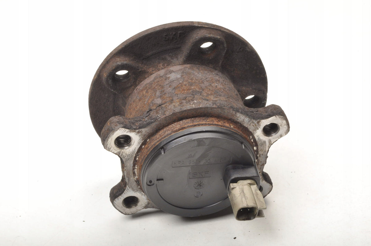 VOLVO XC60 AND REAR LEFT HUB
