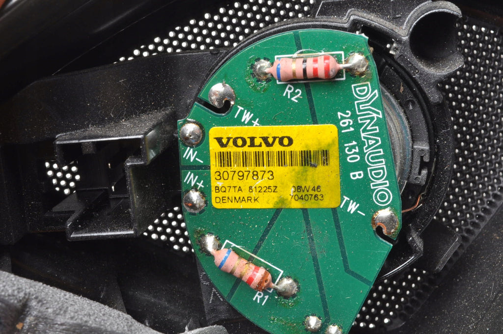 VOLVO XC60 AND SPEAKER DYNAUDIO BLIS 30797873 30761587