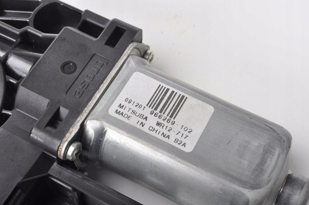 VOLVO XC60 AND WINDSCREEN MOTOR RIGHT FRONT 966269-102