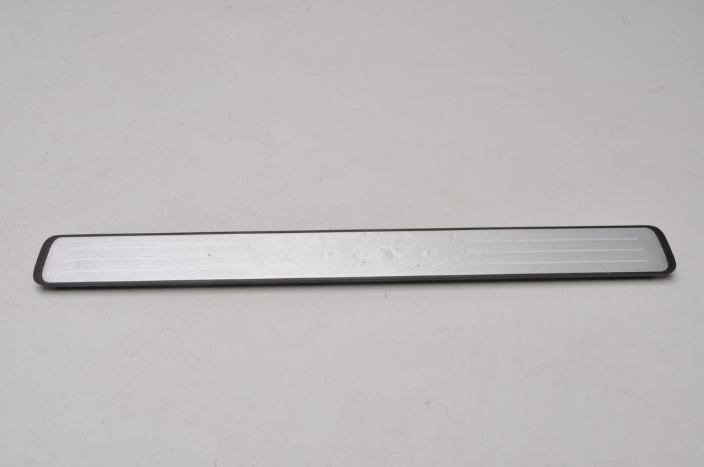 VOLVO XC60 II DECORATIVE STRIP THRESHOLD FRONT 33436021