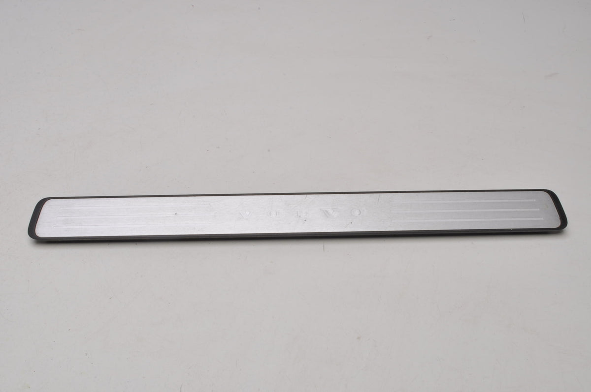 VOLVO XC60 II DECORATIVE STRIP THRESHOLD FRONT 33436021