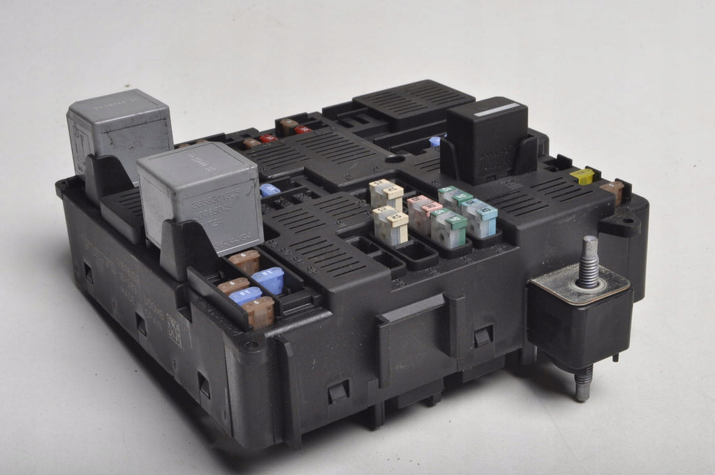 VOLVO XC60 II FUSE BOX 31676132