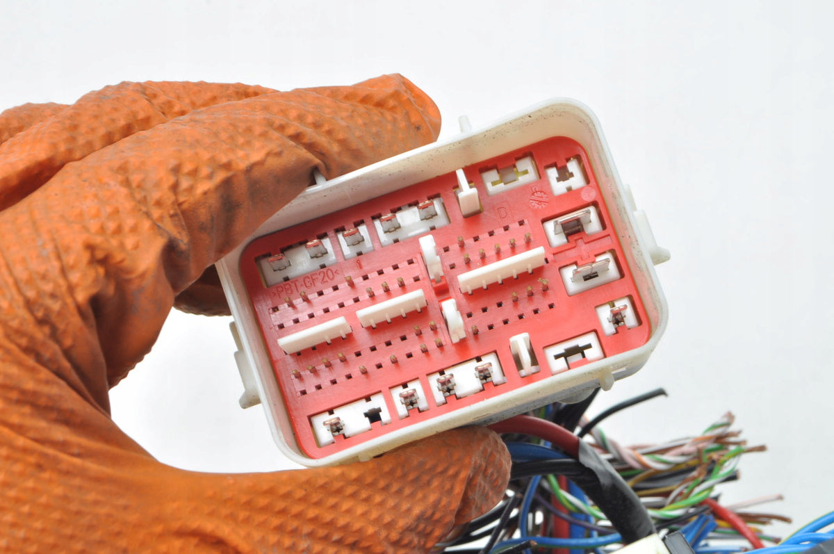 VOLVO XC60 II FUSE BOX 32212298