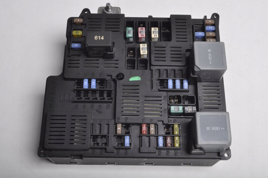 VOLVO XC60 II FUSE BOX 32212298