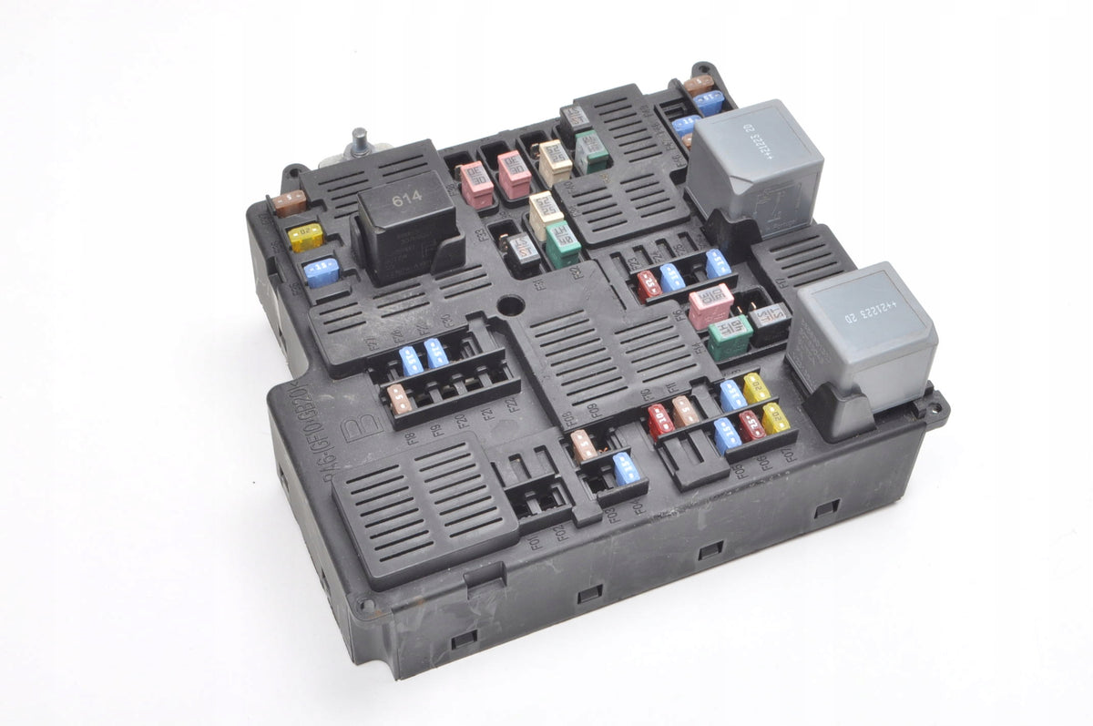 VOLVO XC60 II FUSE BOX 32322426