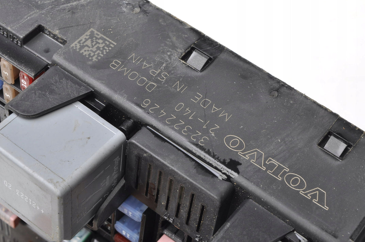 VOLVO XC60 II FUSE BOX 32322426