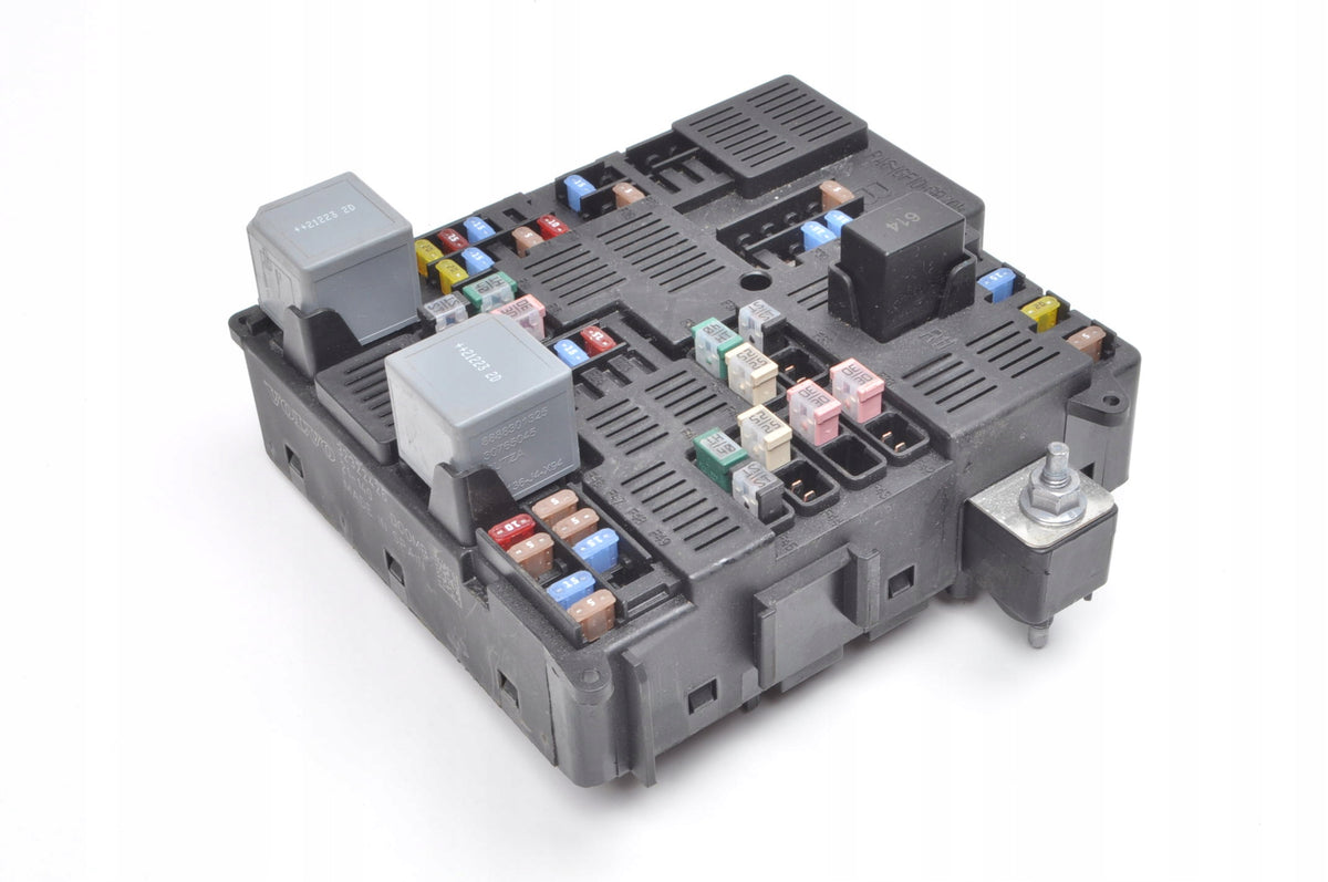 VOLVO XC60 II FUSE BOX 32322426