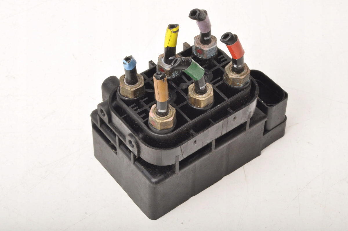 VOLVO XC60 II PNEUMATICS DISTRIBUTOR 15-1521-0033.2