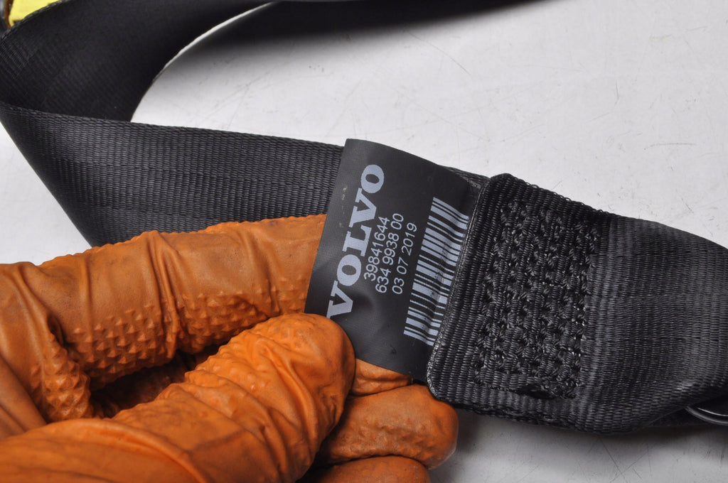 VOLVO XC60 II SEAT BELT RIGHT FRONT 39841644