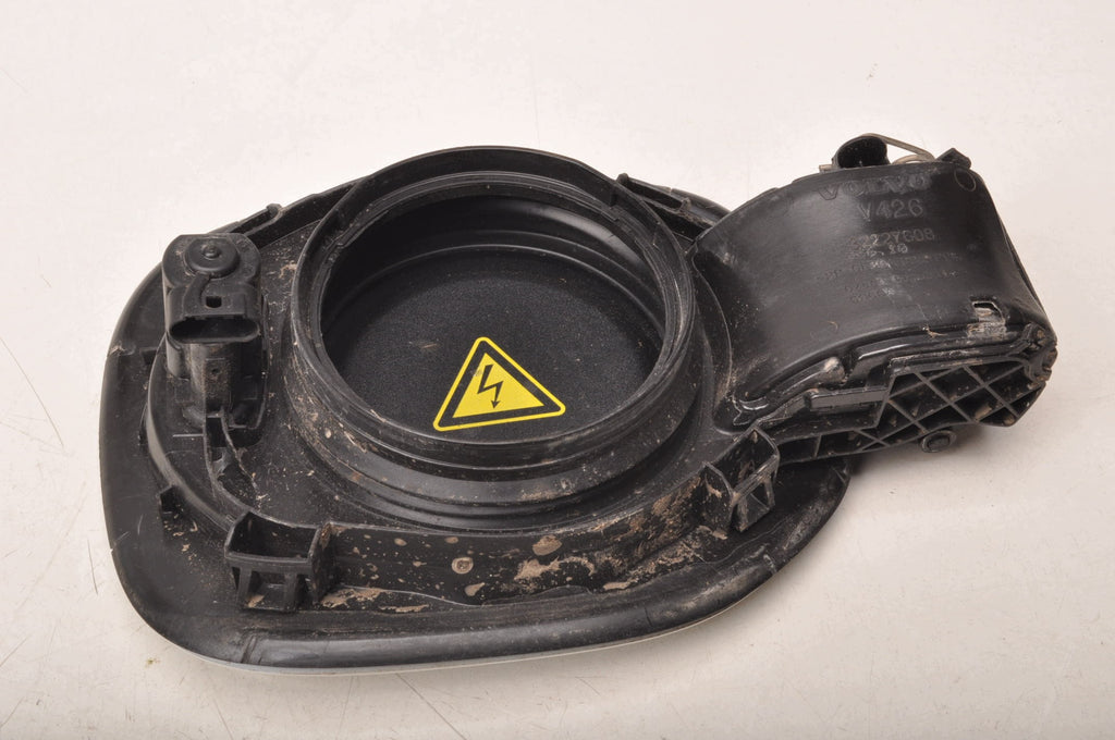 VOLVO XC60 II T8 PLUG IN HYBRID 32227608 CHARGING SOCKET FLAP