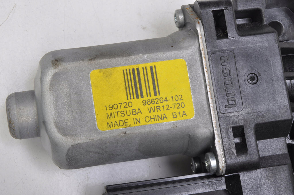 VOLVO XC60 II WINDSHIELD MOTOR LEFT REAR 966264-102 32283266