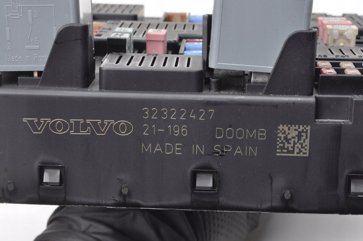 VOLVO XC60 II XC90 II FUSE BOX 32322427