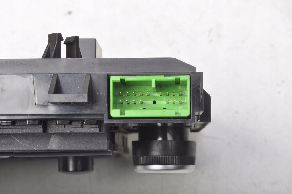 VOLVO XC60 S80 V70 AIR SUPPLY PANEL 30782906