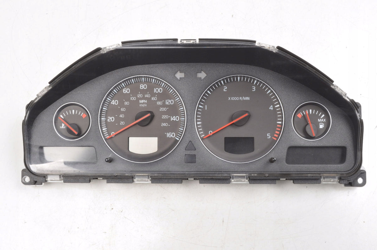 VOLVO XC70 2.4 D5 AWD 185KM COUNTER CLOCKS UK 30746112