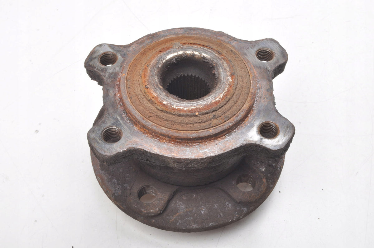 VOLVO XC70 II 2.4 D5 205KM REAR LEFT HUB