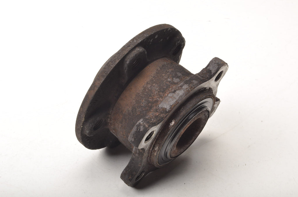 VOLVO XC70 II REAR HUB LEFT