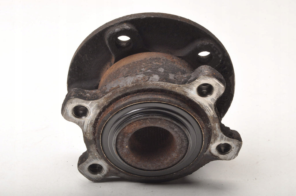 VOLVO XC70 II REAR HUB LEFT
