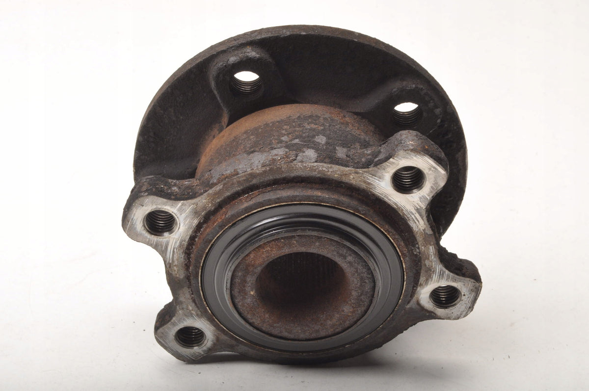 VOLVO XC70 II REAR HUB LEFT