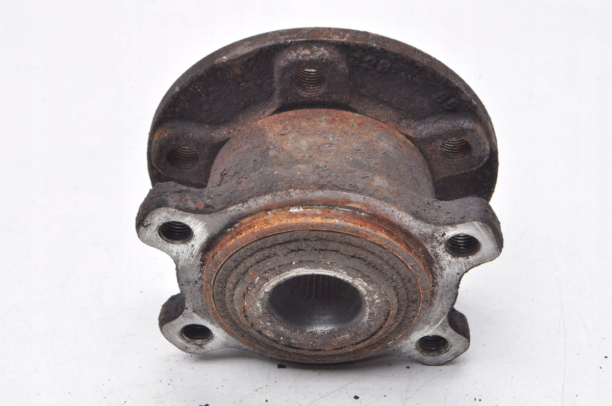 VOLVO XC70 II REAR HUB RIGHT