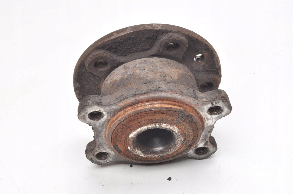 VOLVO XC70 II REAR HUB RIGHT REAR