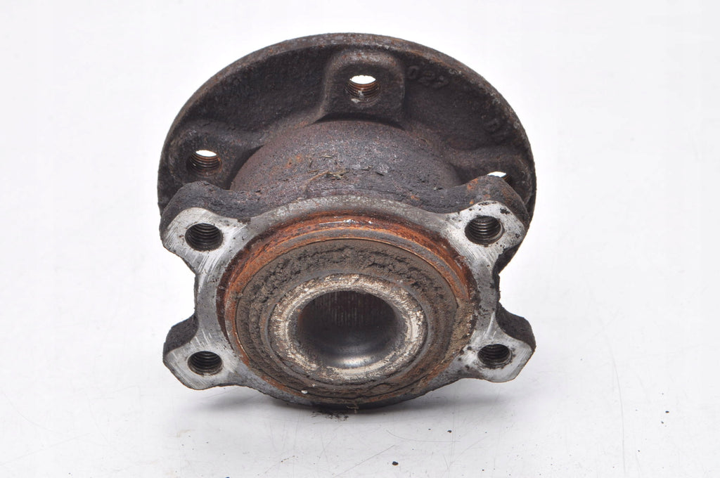 VOLVO XC70 II REAR LEFT HUB