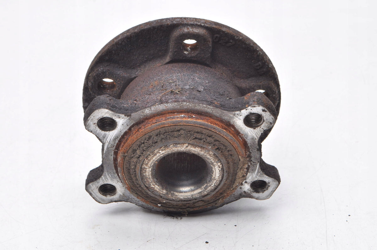 VOLVO XC70 II REAR LEFT HUB